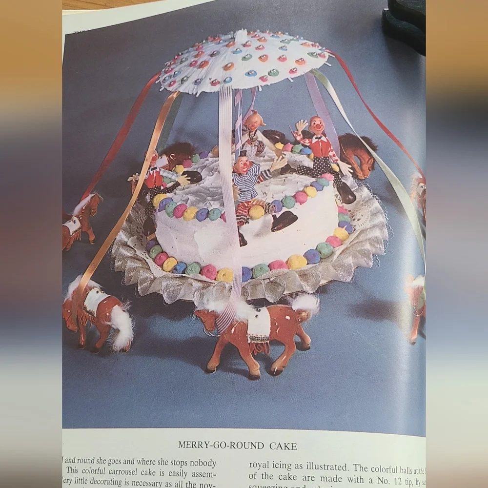 Wilton's Wonderland of Cake Decorating 2nd edition 1964 book